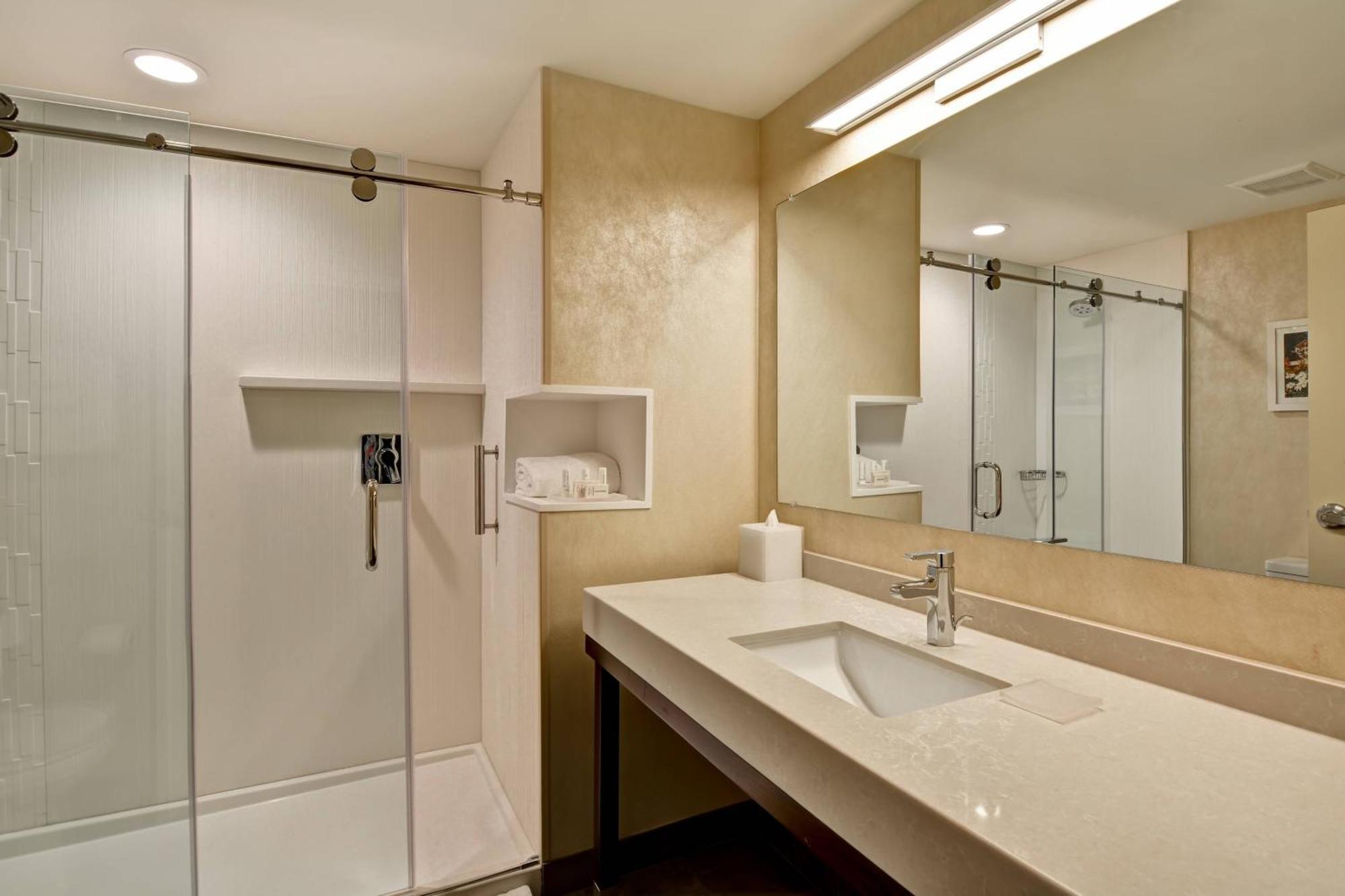 Courtyard By Marriott Long Island Islip/Courthouse Complex Otel Central Islip Dış mekan fotoğraf