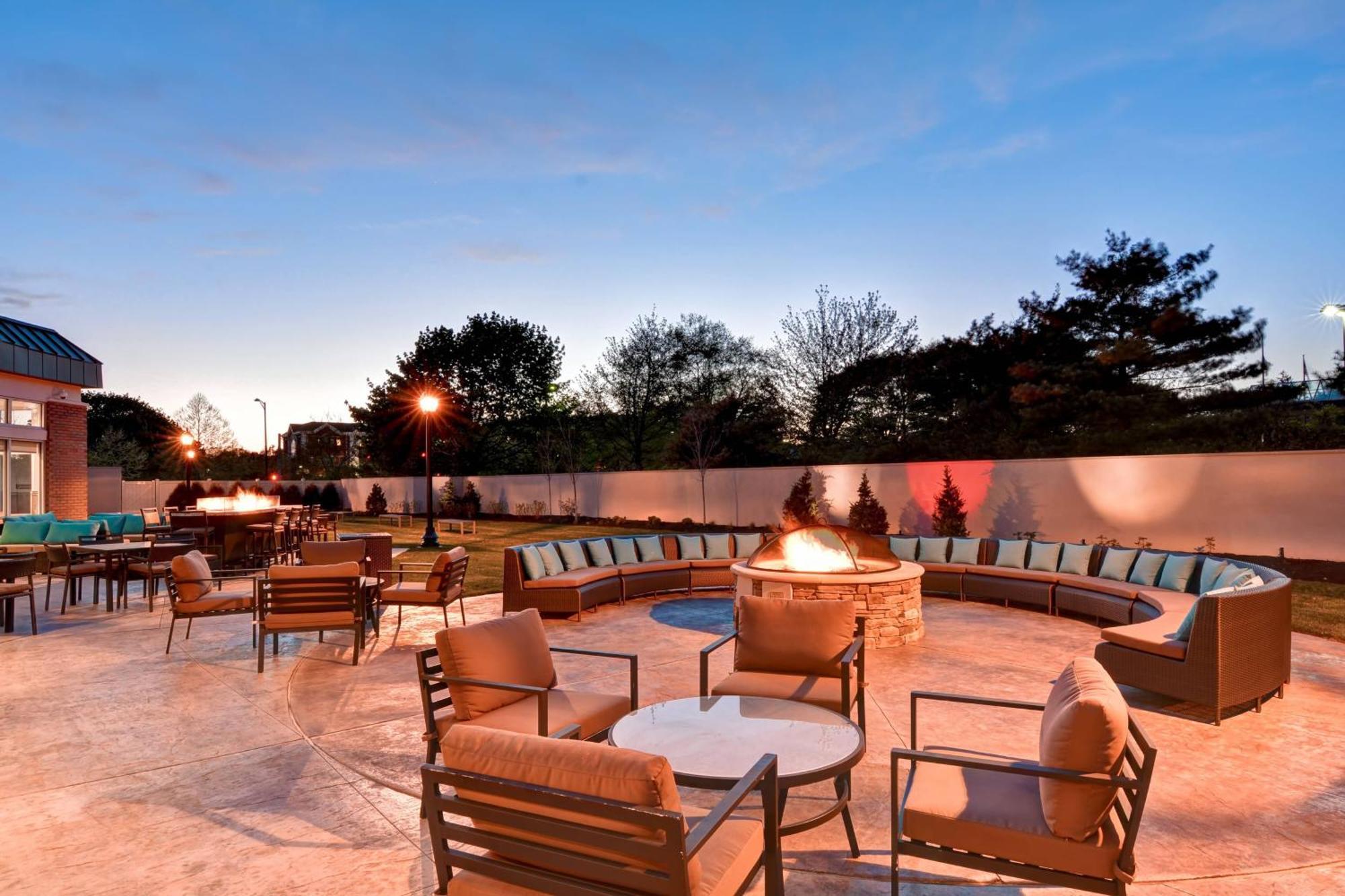 Courtyard By Marriott Long Island Islip/Courthouse Complex Otel Central Islip Dış mekan fotoğraf