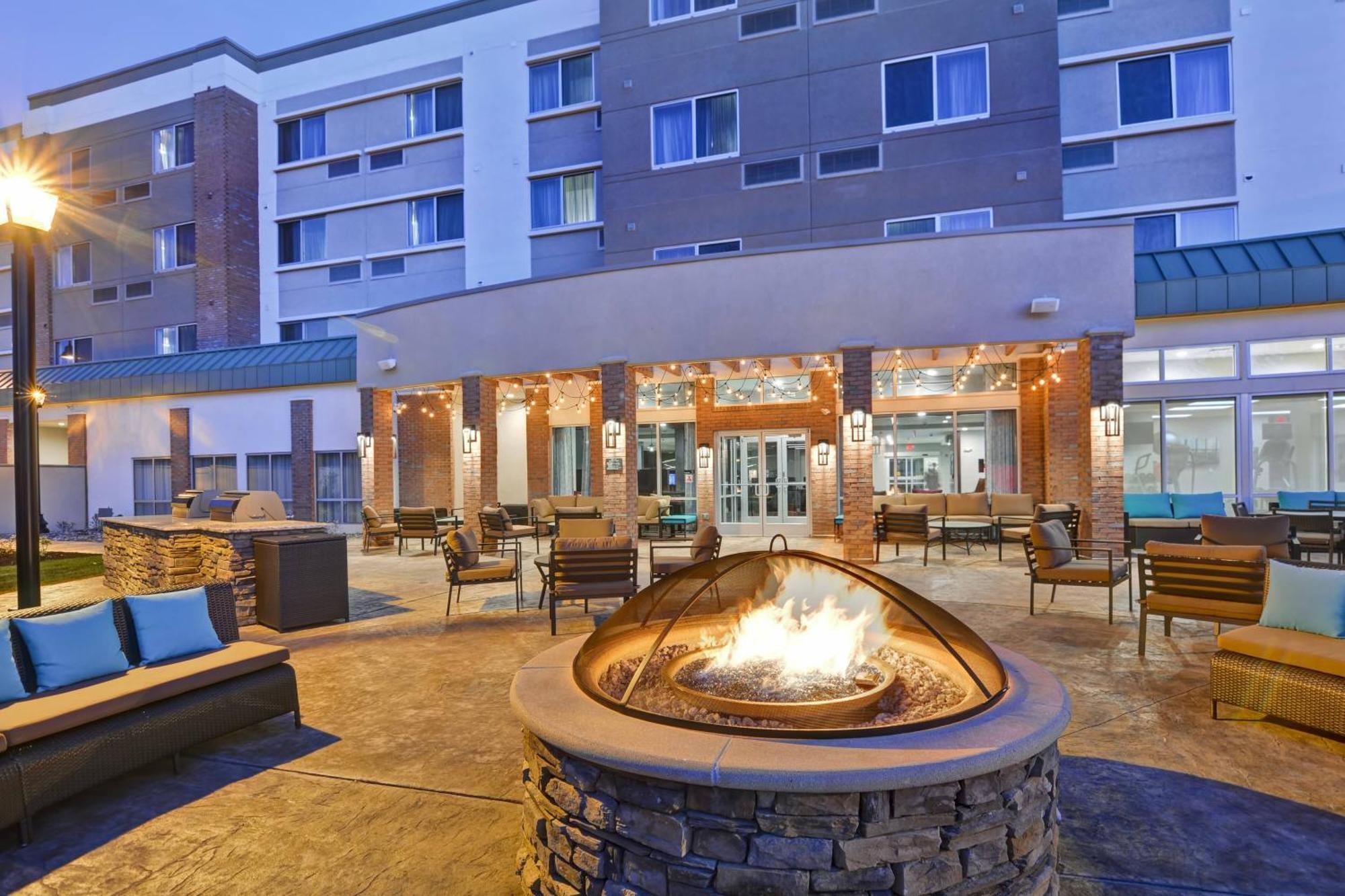 Courtyard By Marriott Long Island Islip/Courthouse Complex Otel Central Islip Dış mekan fotoğraf